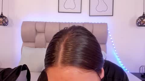 hanna__evans_ online show from February 2026 12:33:01 PM