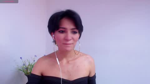 Sara online show from February 2025 05:01:01 PM