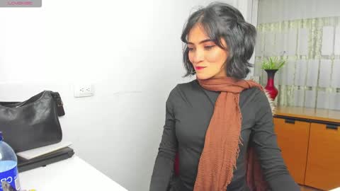 Sara online show from November 2025 06:51:01 PM