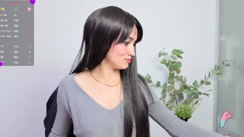 Snapshot of hanna_chloe chatting on June 2026 12:48:01 AM Sara online show from June 2026 12:48:01 AM