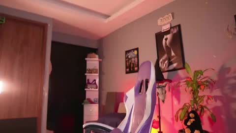 HANNA  online show from October 2025 02:10:01 AM