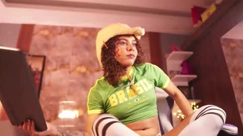 HANNA  online show from November 2025 02:17:02 AM