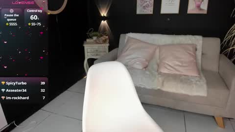 Snapshot of hanna_fost chatting on December 2024 06:05:01 PM im Hanna online show from December 2024 06:05:01 PM