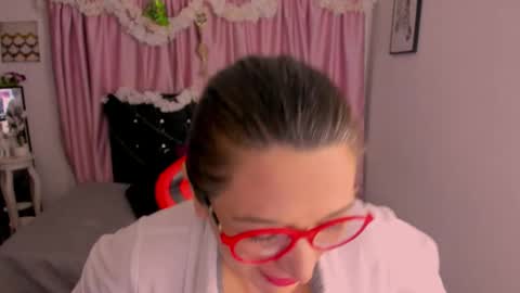 hanna_ma online show from December 2025 04:00:01 PM