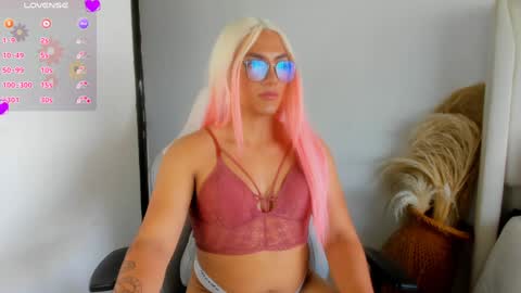 Snapshot of hanna_sofi4 chatting on February 2025 04:14:01 PM Hanna Capicorn online show from February 2025 04:14:01 PM