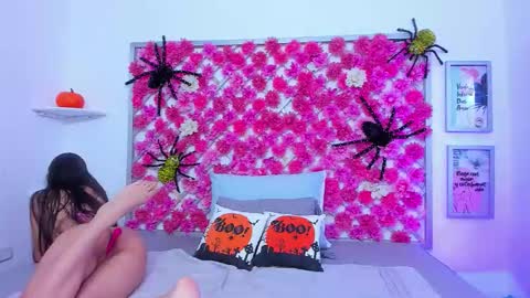 Hannah Miller online show from October 2025 11:00:02 AM