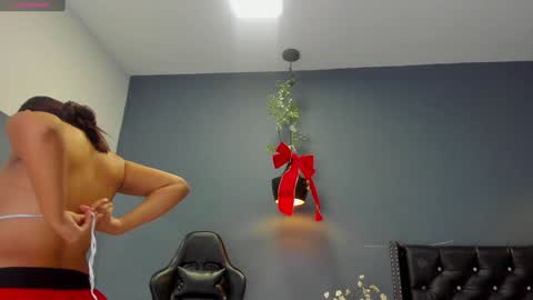 HANNAH MILLER online show from December 2024 11:24:01 AM