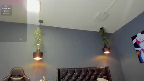 HANNAH MILLER online show from January 2025 11:24:01 AM