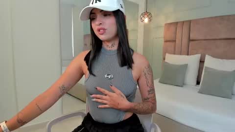 Snapshot of hannah_miltonn chatting on October 2025 09:46:01 PM Hannah Milton online show from October 2025 09:46:01 PM