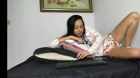 Snapshot of hannah_whitee_ chatting on April 2026 12:08:02 PM Hannah online show from April 2026 12:08:02 PM