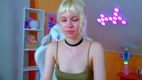 Snapshot of hannahhollis chatting on June 2026 06:11:01 PM Hannah online show from June 2026 06:11:01 PM
