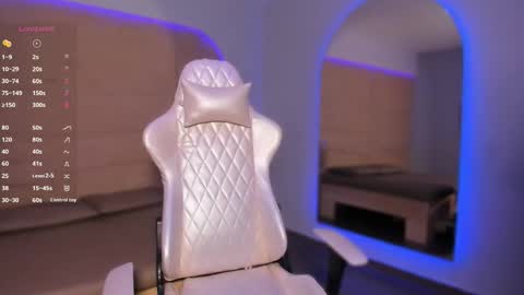 Snapshot of hannahmonttgomery chatting on February 2026 01:20:02 PM hannahmonttgomery Help me reach 100 Hands up online show from February 2026 01:20:02 PM