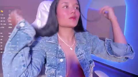 Snapshot of hannahmonttgomery chatting on February 2026 04:44:02 PM hannahmonttgomery Help me reach 100 Hands up online show from February 2026 04:44:02 PM