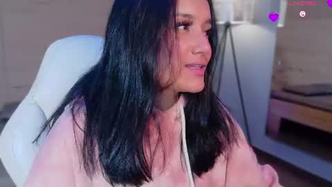 Snapshot of hannahmonttgomery chatting on August 2026 05:17:01 AM hannahmonttgomery Help me reach 100 Hands up online show from August 2026 05:17:01 AM