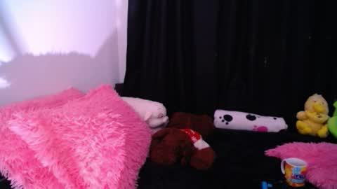 hannaqueen23 online show from November 2025 05:52:01 AM