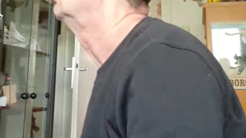 Snapshot of hansi63 chatting on April 2026 11:08:02 AM charly online show from April 2026 11:08:02 AM