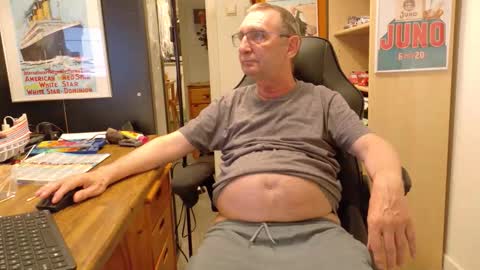 Snapshot of hansi63 chatting on June 2026 10:26:01 PM charly online show from June 2026 10:26:01 PM
