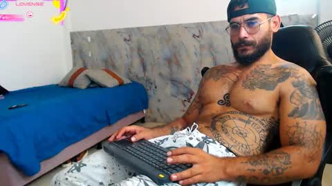 Snapshot of hanz_col chatting on November 2025 10:37:01 AM hanz_col online show from November 2025 10:37:01 AM