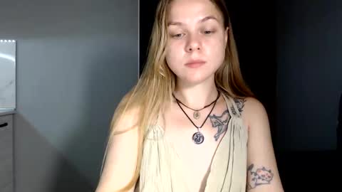 happy_fox_ online show from June 2026 09:15:01 PM