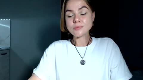 happy_fox_ online show from June 2026 09:25:02 PM