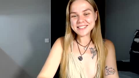happy_fox_ online show from July 2026 09:55:02 PM