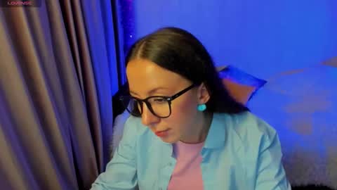 Stephanie online show from October 2025 04:46:01 PM