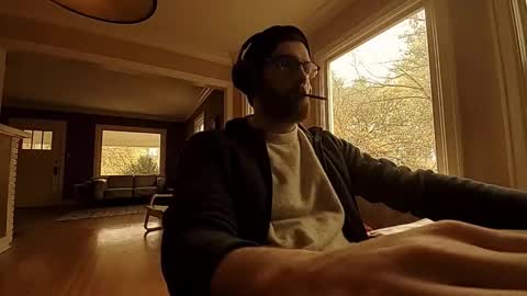 Tom online show from October 2025 07:48:02 PM