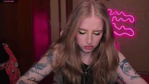 Julia online show from February 2025 05:07:02 AM