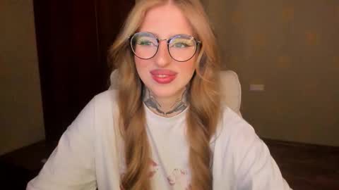 Julia online show from November 2025 05:39:02 AM