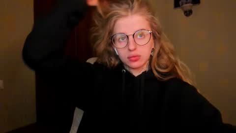 Julia online show from November 2025 05:28:02 AM