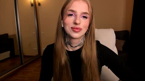 Snapshot of harley_kimm chatting on April 2026 05:16:02 AM Julia online show from April 2026 05:16:02 AM