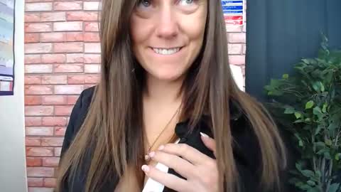 Snapshot of harleyrebz chatting on November 2025 12:22:02 PM harleyrebz online show from November 2025 12:22:02 PM