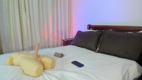 Nicole online show from September 2025 04:17:02 AM