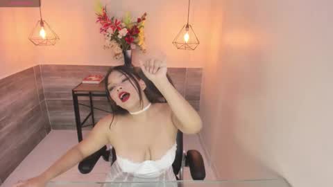 hatsajones online show from November 2025 04:01:01 AM