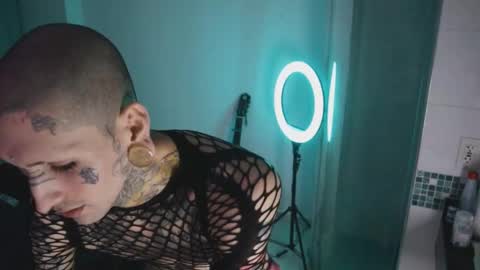 Snapshot of hatsumotokyoto chatting on October 2025 06:35:02 AM More content 2 online show from October 2025 06:35:02 AM