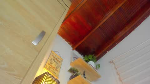 Im Hazel online show from December 2024 01:34:02 AM