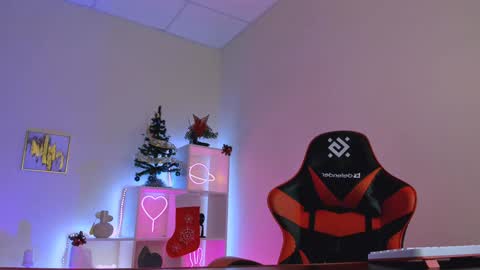 Hazel online show from December 2024 07:24:01 PM