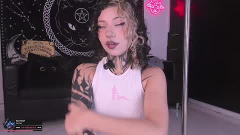 Snapshot of hazellwitch chatting on October 2025 09:06:01 PM Hazell Witch online show from October 2025 09:06:01 PM