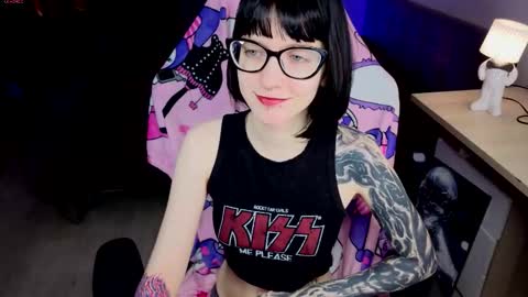 hazeltompson online show from March 2026 07:25:02 AM