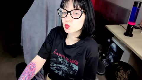 hazeltompson online show from March 2026 12:31:02 PM