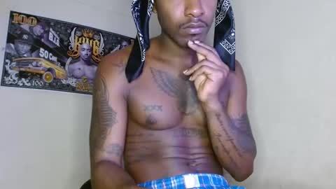 hazlan_420 online show from October 2025 12:14:02 PM