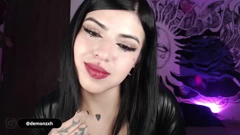 Snapshot of heatherdemonzx_ chatting on February 2025 06:18:01 AM HEATHER DEMONZX Please help me to reach 100 thumbs up online show from February 2025 06:18:01 AM