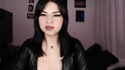 Snapshot of heatherdemonzx_ chatting on September 2025 01:50:01 AM HEATHER DEMONZX Please help me to reach 100 thumbs up online show from September 2025 01:50:01 AM
