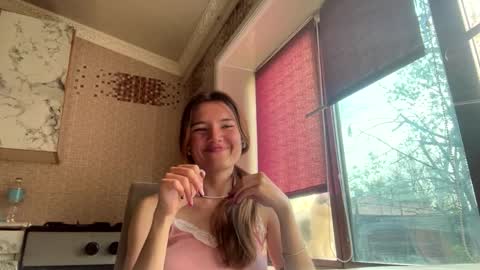 Lili online show from April 2026 12:13:01 PM