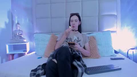 Keira Hecate online show from November 2025 07:18:02 PM