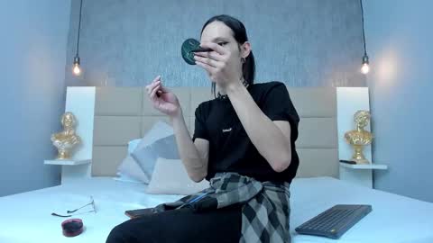 Keira Hecate online show from March 2026 07:30:02 PM