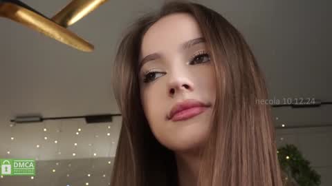 Snapshot of hecola chatting on December 2024 02:28:02 PM Nika next stream 200pm GMT online show from December 2024 02:28:02 PM