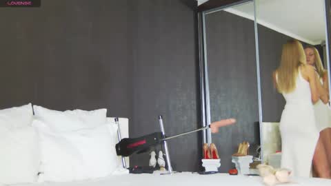 Helen online show from November 2025 02:14:01 AM