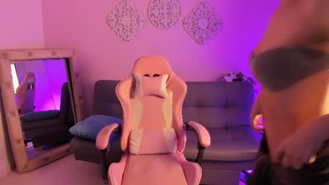 Heidi Palmer online show from June 2026 01:05:02 AM