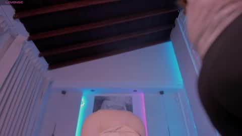 Heidy online show from October 2025 04:09:01 AM